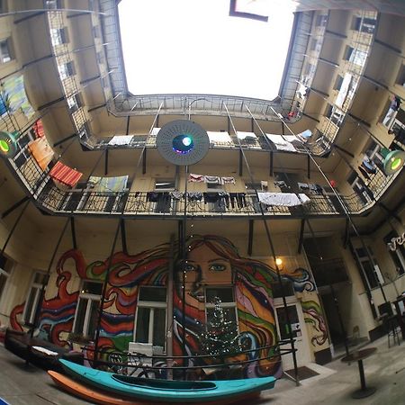 Dbc Hostel Budapest Bagian luar foto
