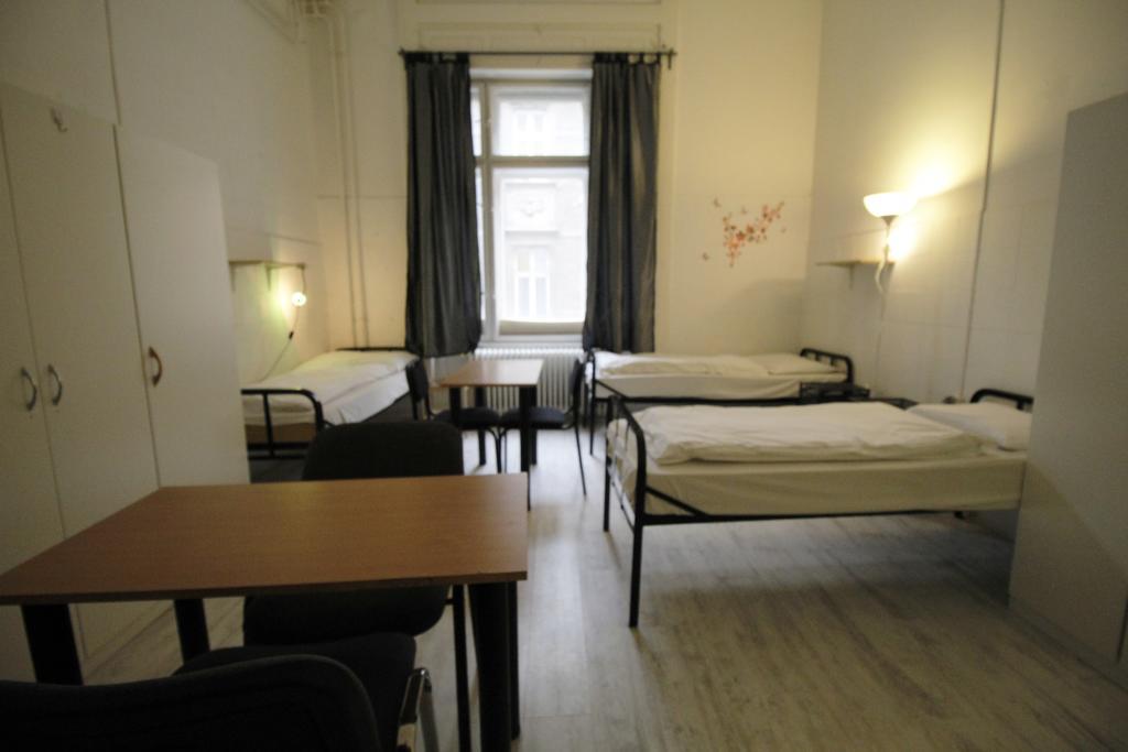 Dbc Hostel Budapest Bagian luar foto