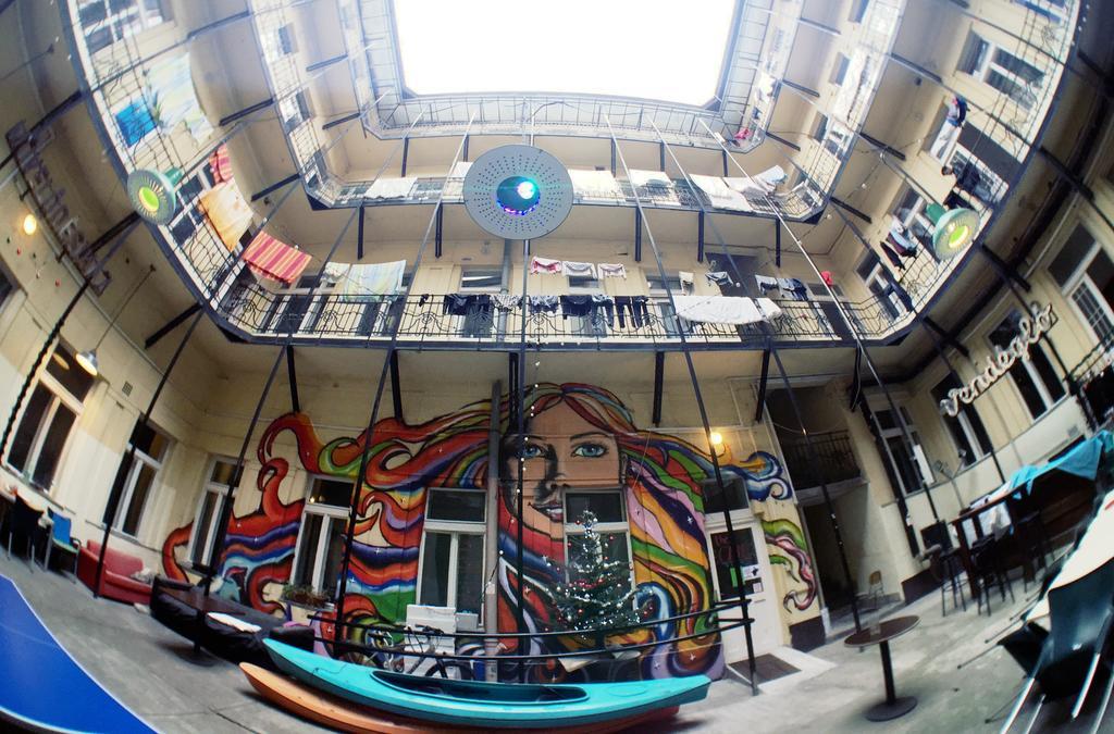 Dbc Hostel Budapest Bagian luar foto