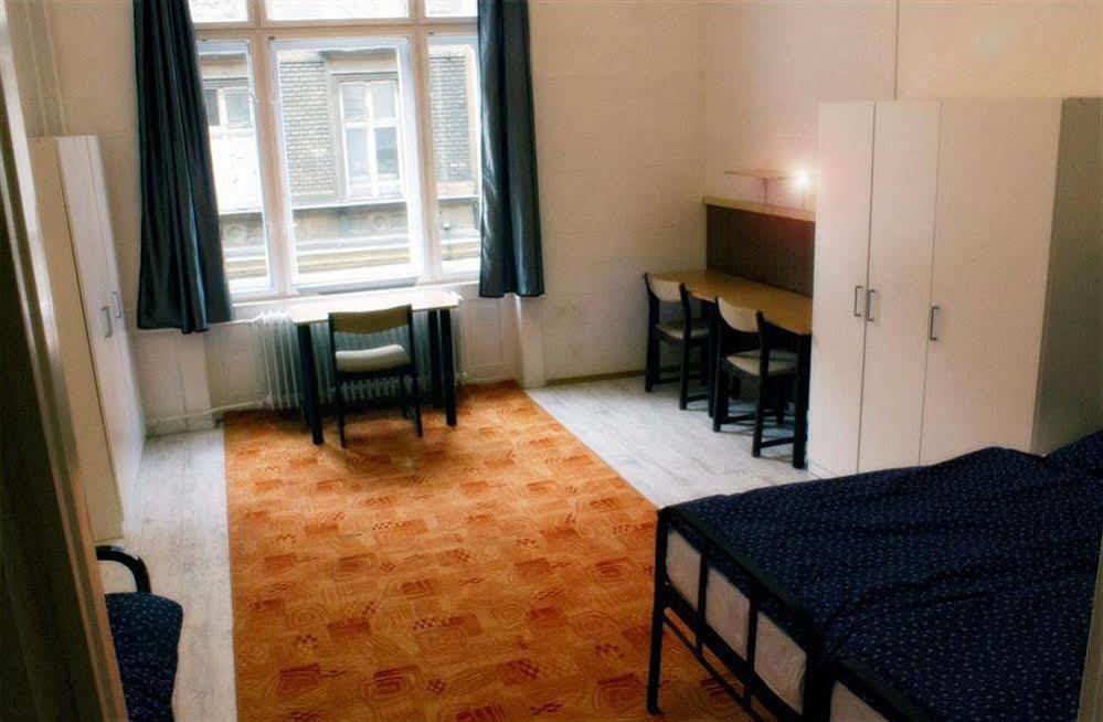 Dbc Hostel Budapest Bagian luar foto